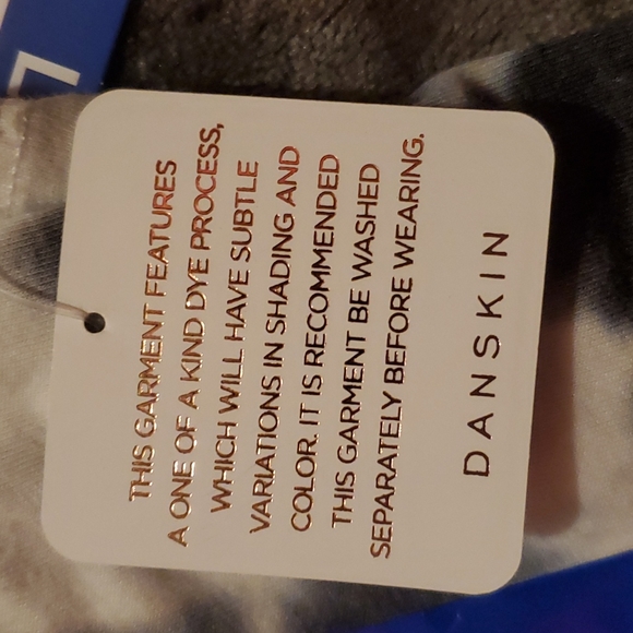 Acid-washed grey and white, large T-shirt. - Picture 4 of 4